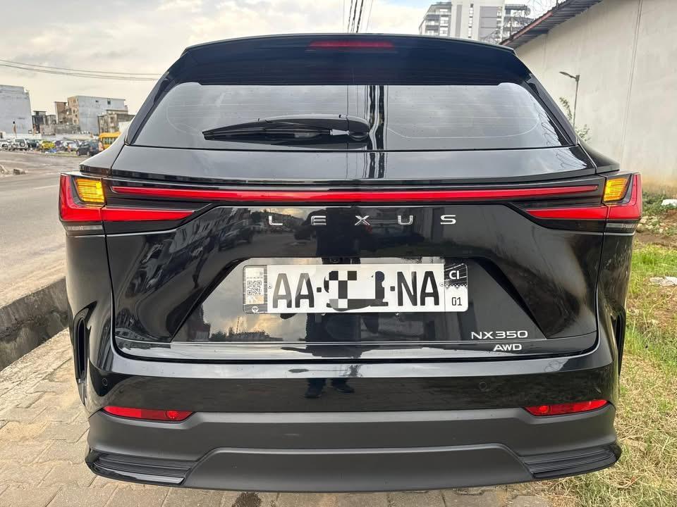 Lexus NX350 AWD 2024 à Abidjan - Photo 2