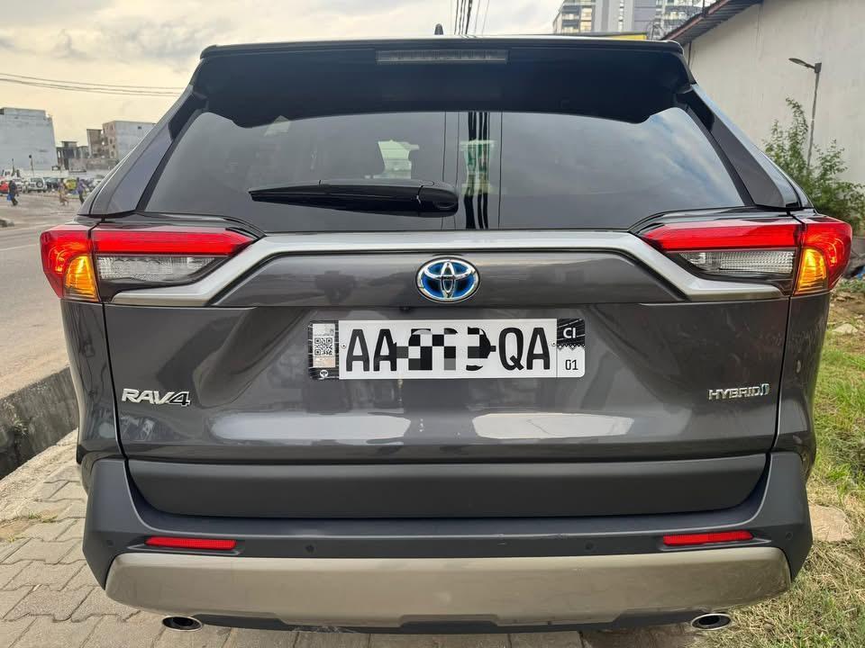 Toyota Rav4 Hybride 2023 à Abidjan - Photo 2