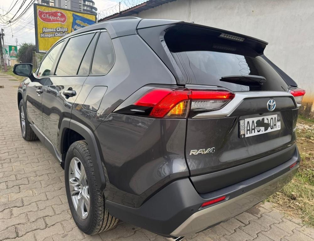 Toyota Rav4 Hybride 2023 à Abidjan - Photo 8