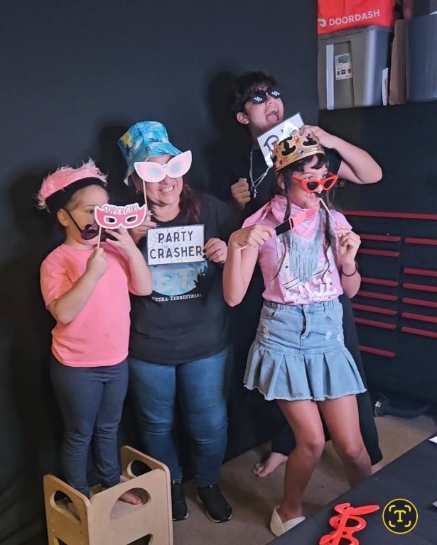 Cool & Affordable iPad Photo Booth Rental in Largo - Image 1