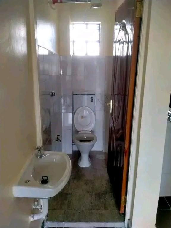 Spacious bedsitter in Buruburu in Nairobi - Image 2