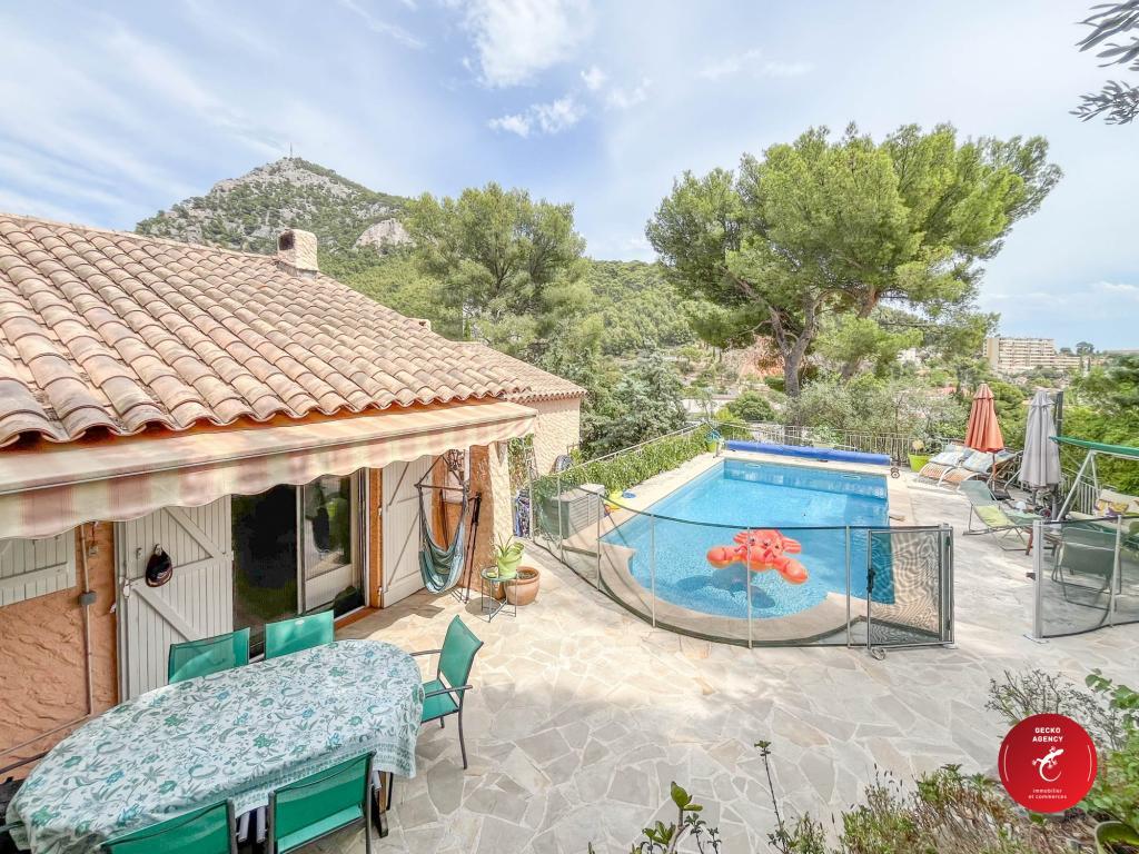 MAISON PROVENCALE AVEC PISCINE à Toulon - Photo 1