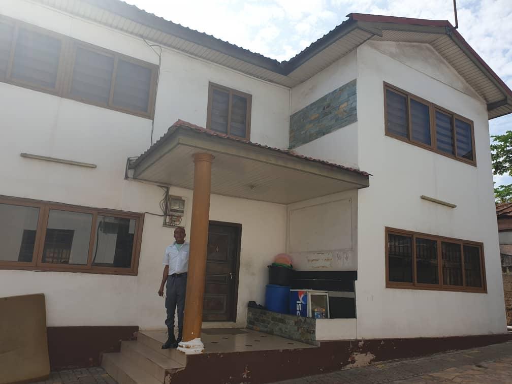 *COMMERCIAL TITLED 5BRM STOREY HOUSE ASYLUM DOWN, ACCRA* in Accra - Image 2