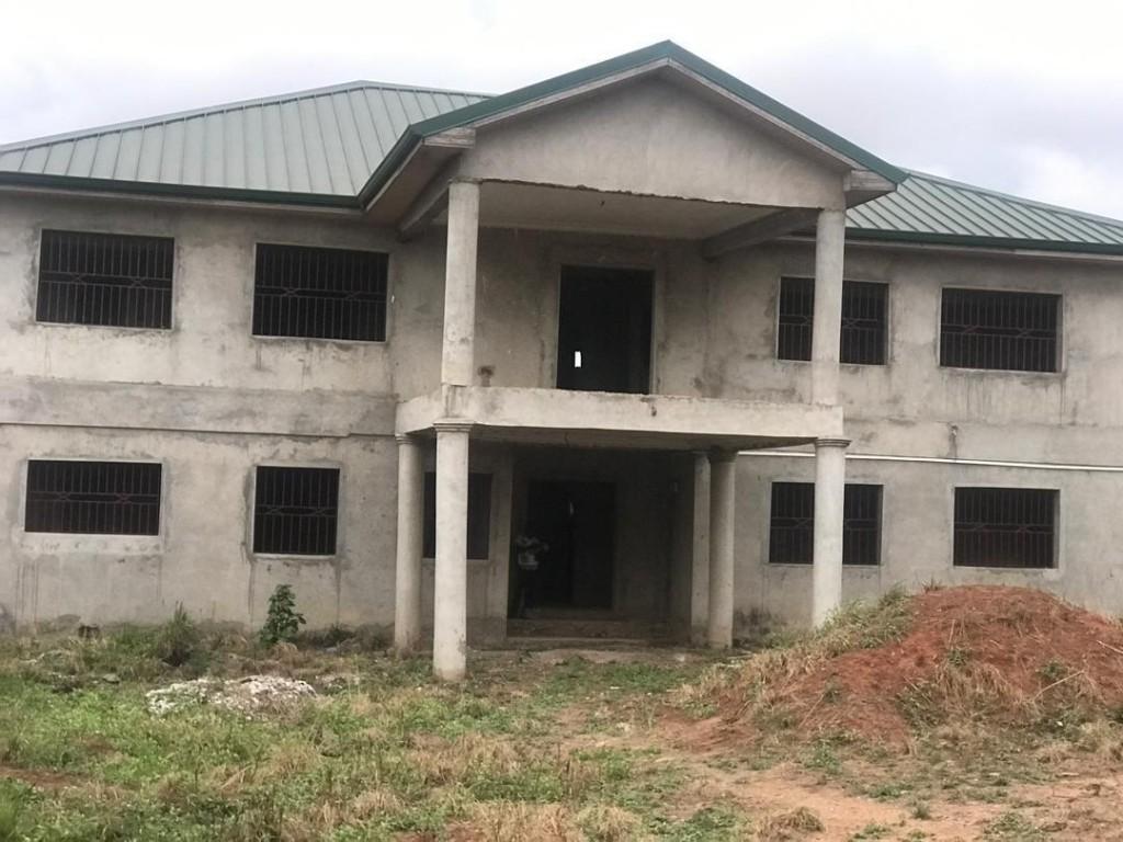 *TITLED & ROOFED 8BRM STOREY HOUSE ON ALMOST 2 & HALF PLOTS in Ghana - Image 1