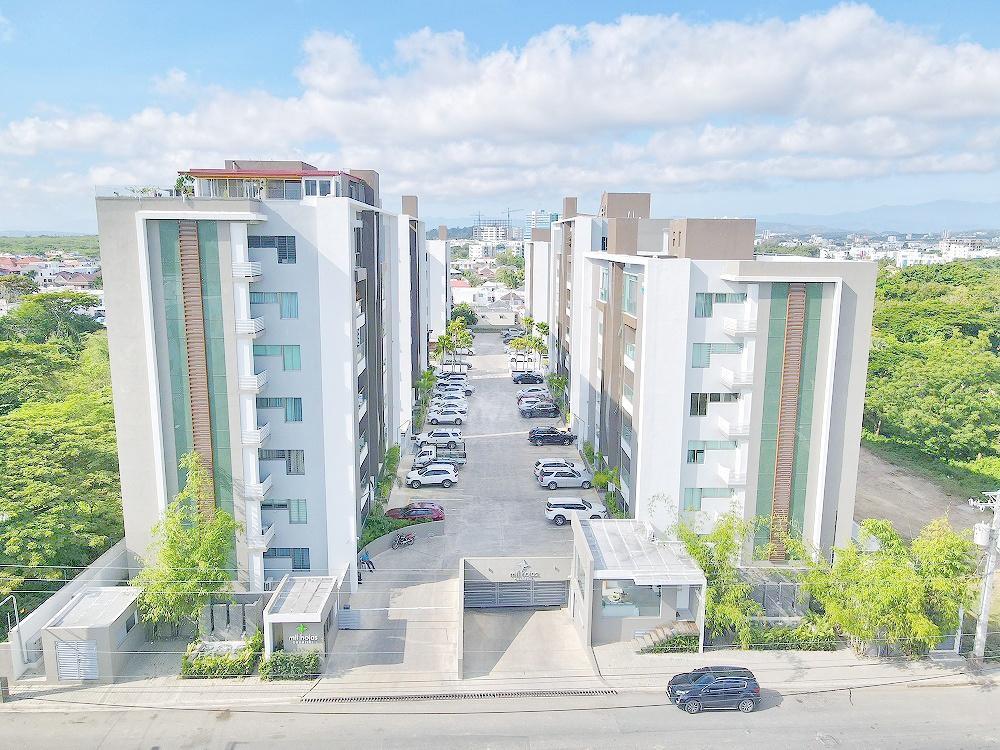 PRIMER PISO PATIO PRIVADO Y PISCINA JARDINES DELE ESTE en Gurabo al Medio - Imagen 1