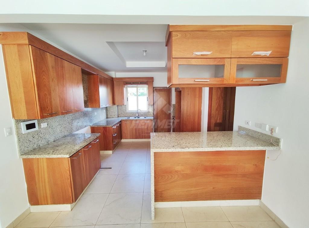 PRIMER PISO PATIO PRIVADO Y PISCINA JARDINES DELE ESTE en Gurabo al Medio - Imagen 6