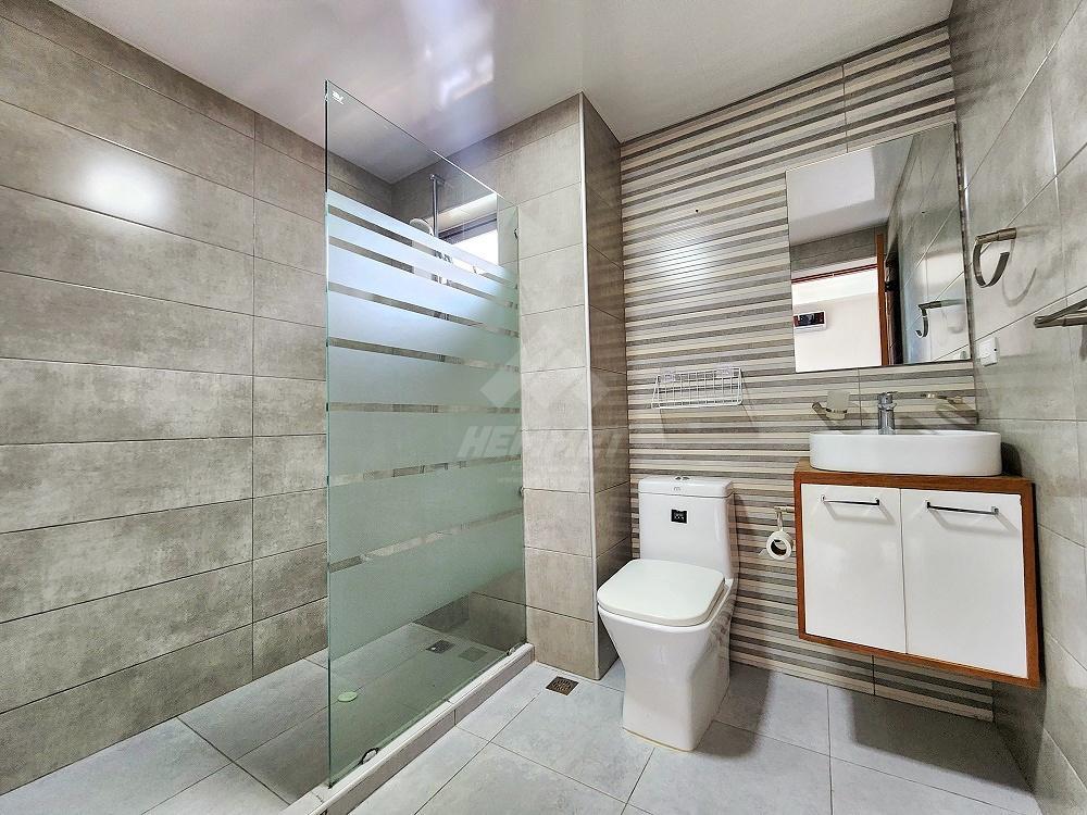 PRIMER PISO PATIO PRIVADO Y PISCINA JARDINES DELE ESTE en Gurabo al Medio - Imagen 8