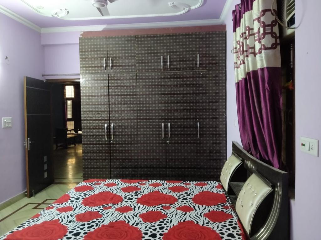 RENTAL APARTMENT & OFFICE IN NOIDA in Noida - Image 3
