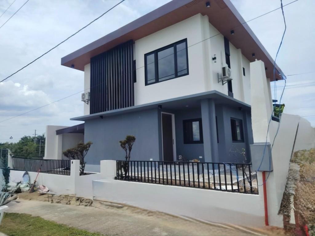Brand New 5BR Semi-Furnished House For Rent at Venare Nuvali in Taguig - Image 7