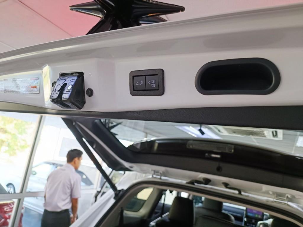 Toyota Innova Zenix for Sale in Kluang - Image 20
