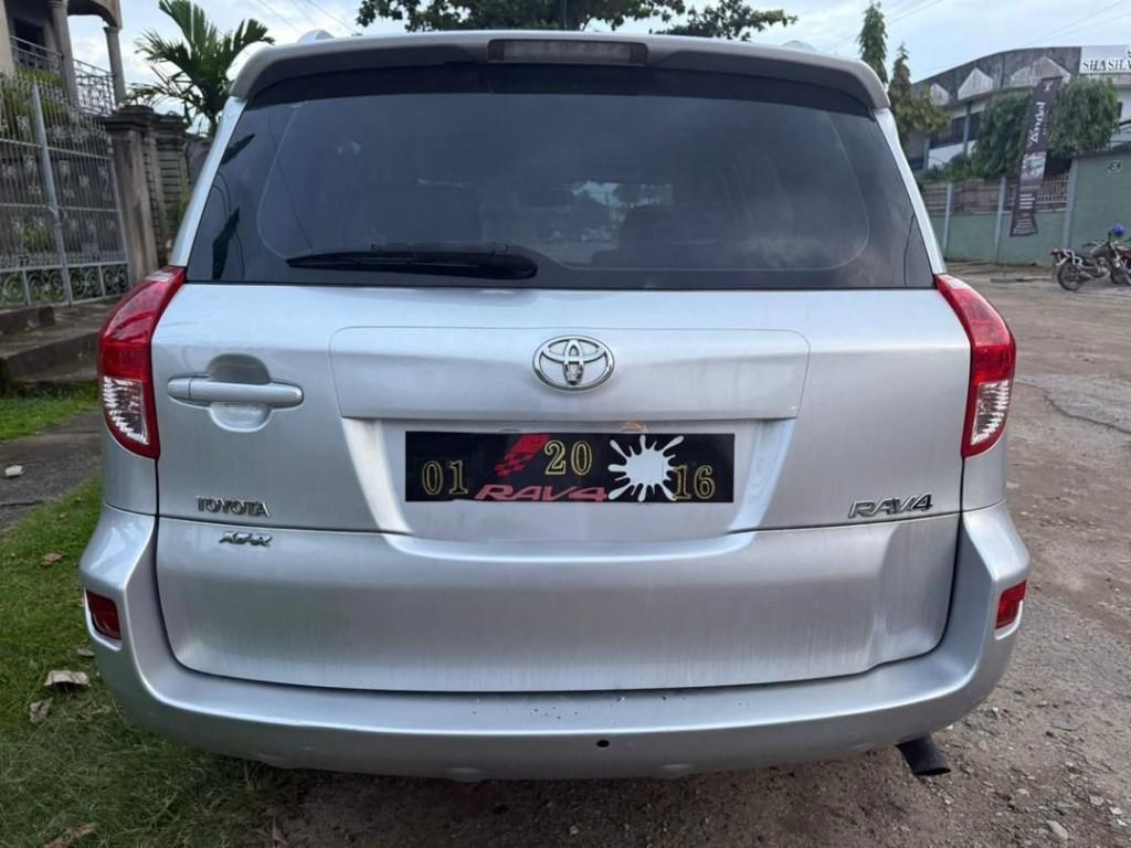 Toyota RAV4 Année 2007 au Cameroun - Photo 4