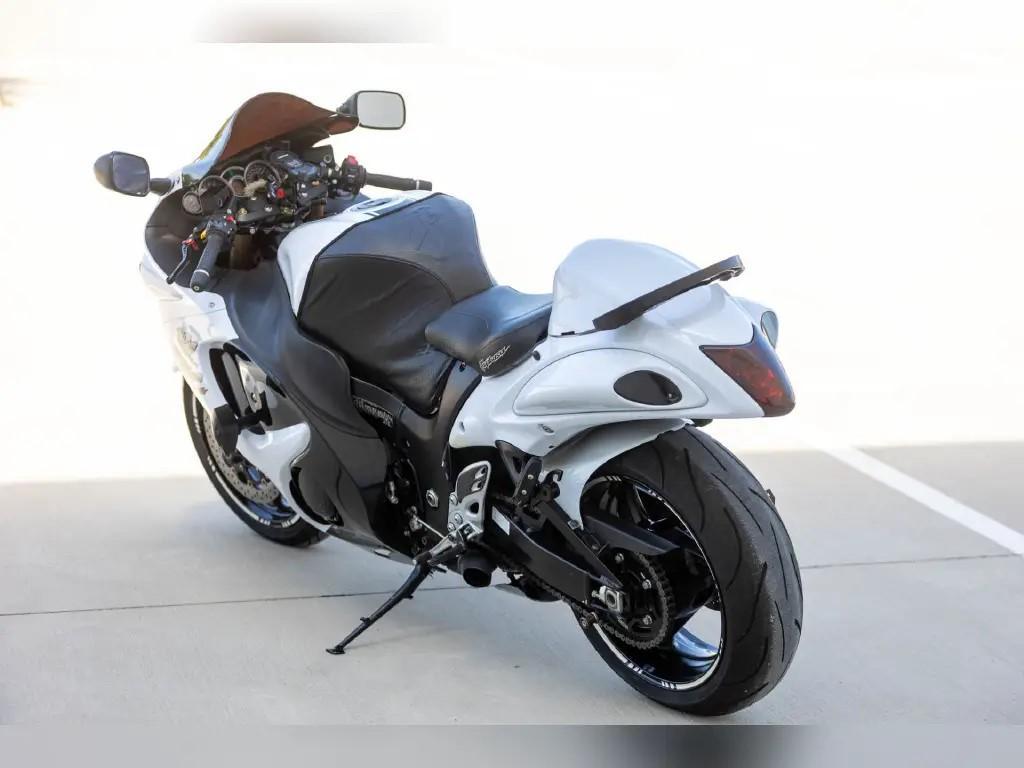 2017 Suzuki Model HAYABUSA in United Arab Emirates - Image 3