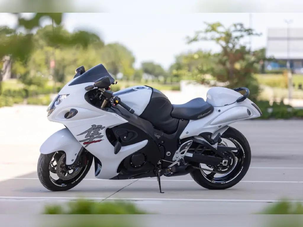 2017 Suzuki Model HAYABUSA in United Arab Emirates - Image 4