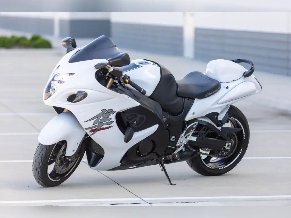 2017 Suzuki Model HAYABUSA in United Arab Emirates - Image 5