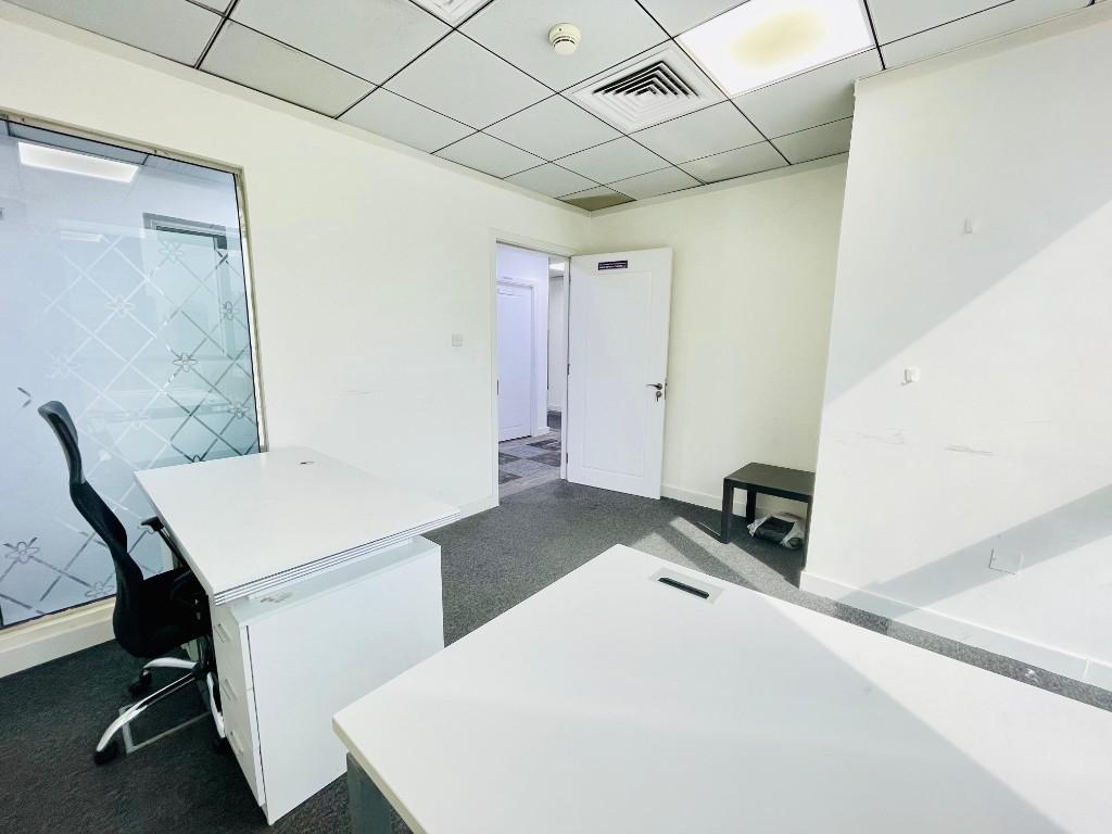 Modern Office / All Inclusive / Instant Approval in Madīnat Zāyid - Image 9