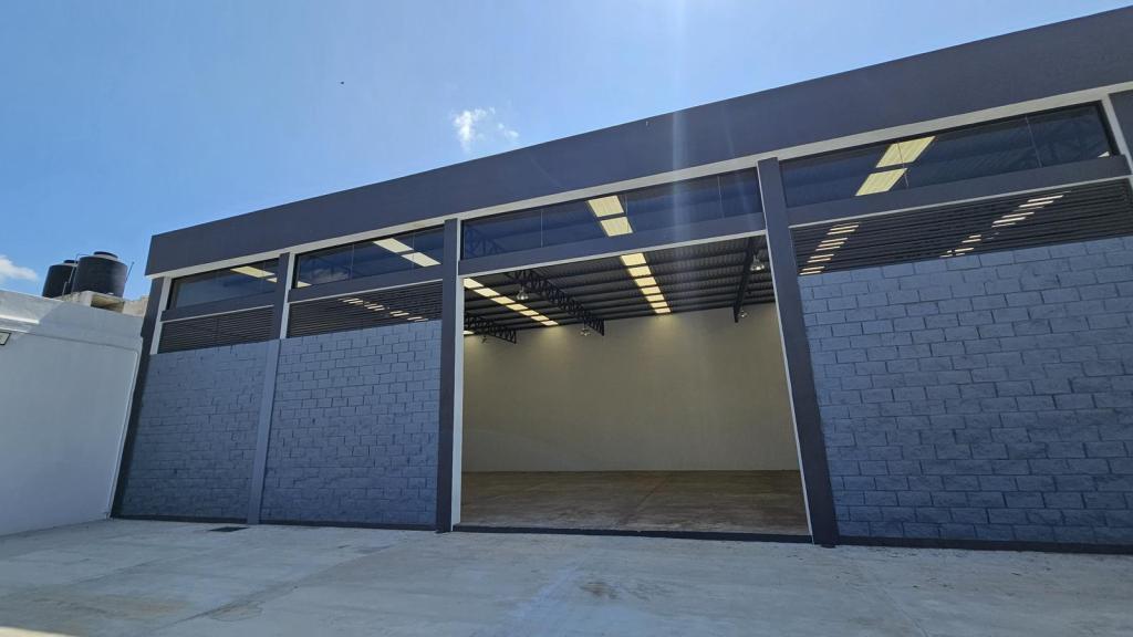 LOCAL COMERCIAL EN RENTA EN ZONA COMERCIAL AV PRINCIPAL en Villahermosa - Imagen 1