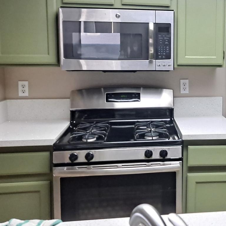 CONDO FOR RENT 1500 rent . 1500 deposit in Spring Valley - Image 1