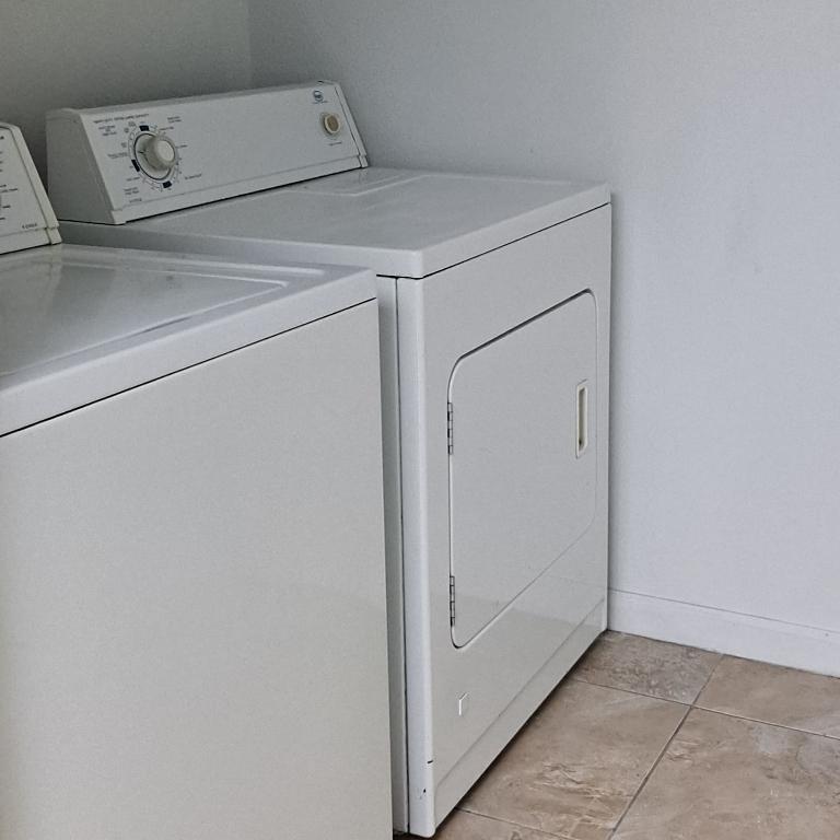 CONDO FOR RENT 1500 rent . 1500 deposit in Spring Valley - Image 7