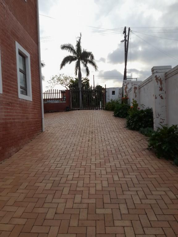 APARTMENT TO RENT in Durban - Image 5