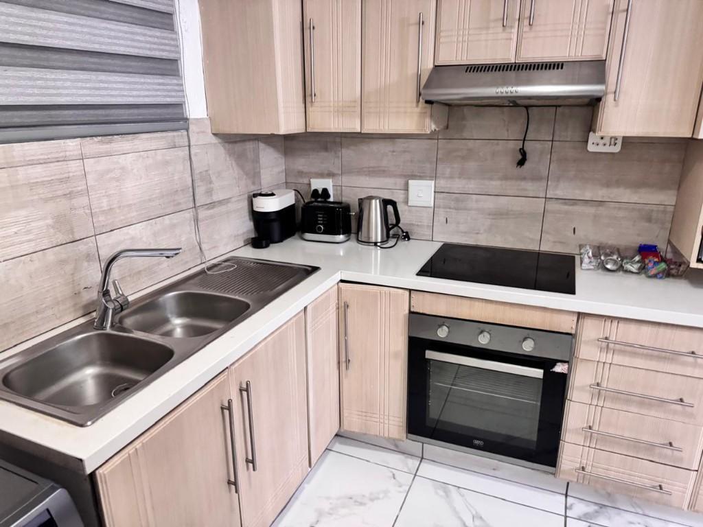 FULL ACCOMMODATION in Bedfordview - Image 1