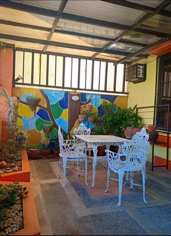 Single detached fully furnished house for rent in Lower Bicutan - Image 2