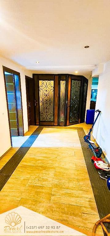 VILLA DUPLEX 4 CHAMBRES AVEC PISCINE PRIVATIVE – BASTOS au Cameroun - Photo 6