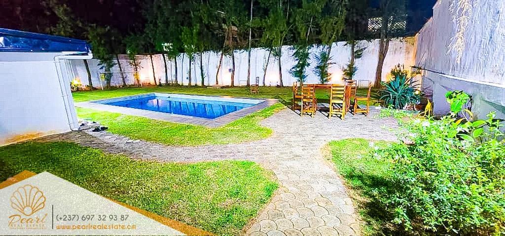 VILLA DUPLEX 4 CHAMBRES AVEC PISCINE PRIVATIVE – BASTOS au Cameroun - Photo 2