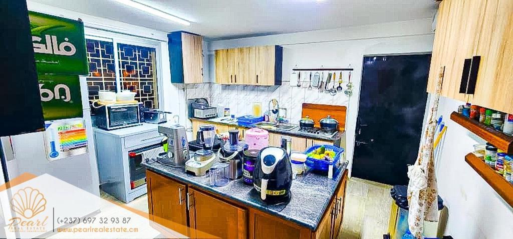 VILLA DUPLEX 4 CHAMBRES AVEC PISCINE PRIVATIVE – BASTOS au Cameroun - Photo 3