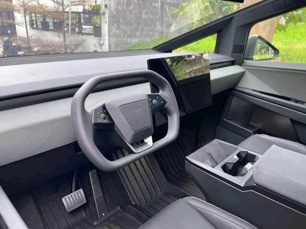 Tesla Cyber Trunk à Abidjan - Photo 4