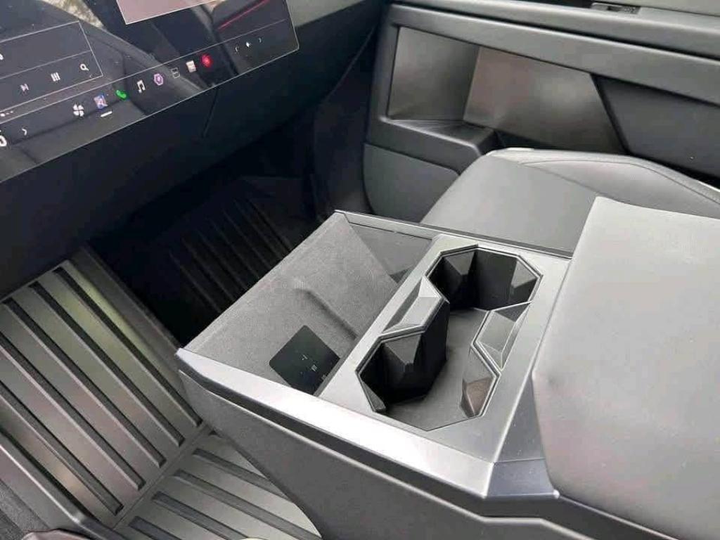 Tesla Cyber Trunk à Abidjan - Photo 5