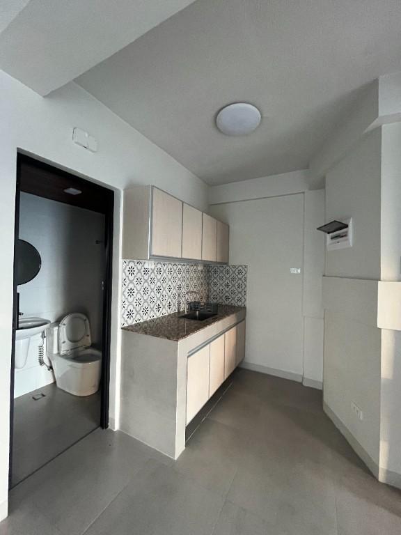SPACIOUS OFFICE STUDIO UNITS IN QUEZON CITY FOR RENT in Malabon - Image 9