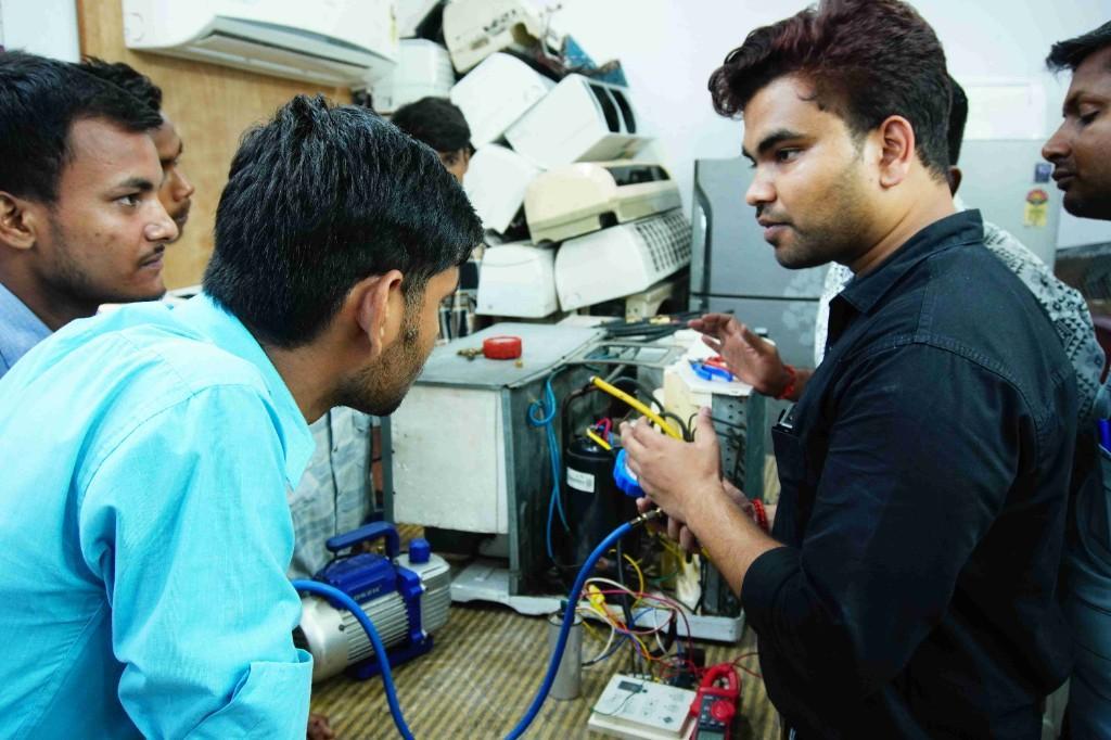 Ac PCB Repairing Course in India - Image 1
