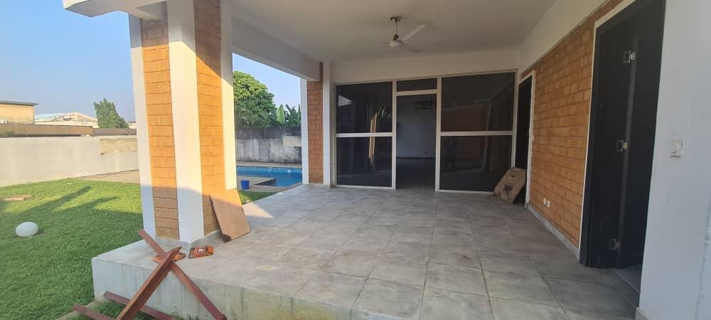 VILLA DUPLEX MODERNE RIVIERA BONOUMIN. en Côte d’Ivoire - Photo 1