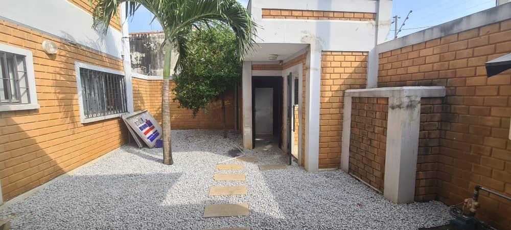 VILLA DUPLEX MODERNE RIVIERA BONOUMIN. en Côte d’Ivoire - Photo 4