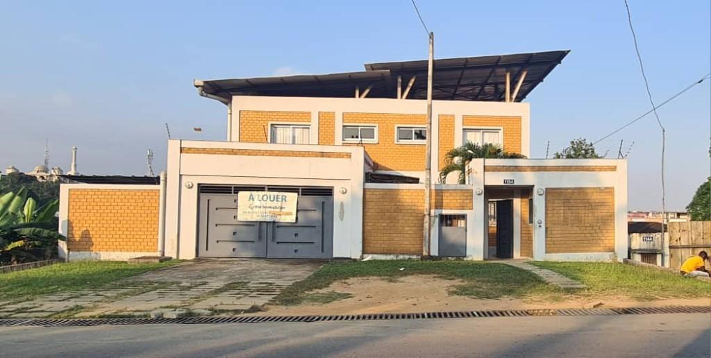 VILLA DUPLEX MODERNE RIVIERA BONOUMIN. en Côte d’Ivoire - Photo 8