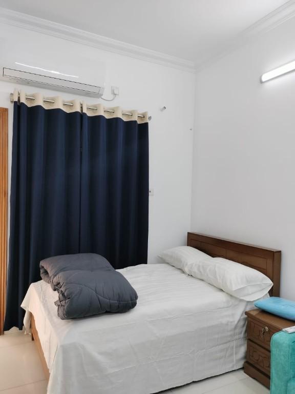 Furnished 3 Bedroom Luxury Apartment Rent In Bashundhara R/A in Bangladesh - Image 2