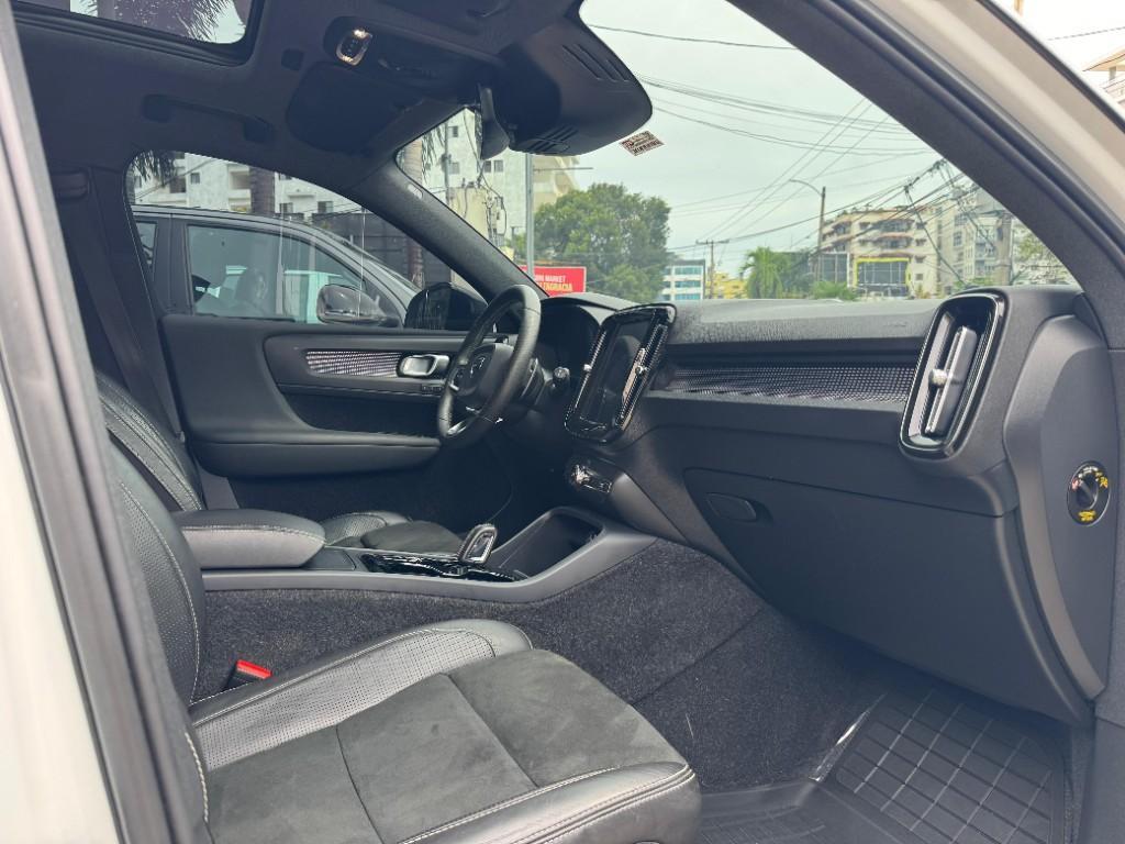 Volvo XC40 R DESING T5 2020 en Santo Domingo - Imagen 4