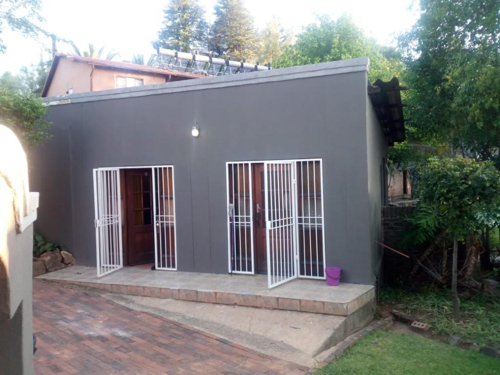 Budget friendly accommodation in Randburg in Sandton - Image 2