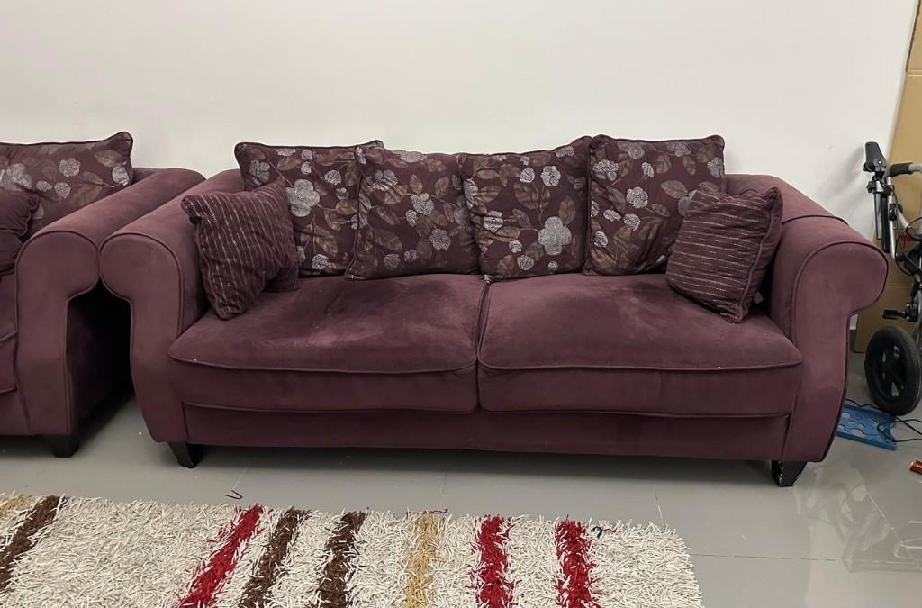 Sofa set complete in Dubai - Image 3