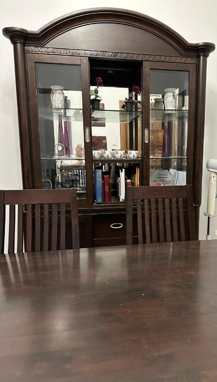 Dinning Set Complete in Dubai - Image 4