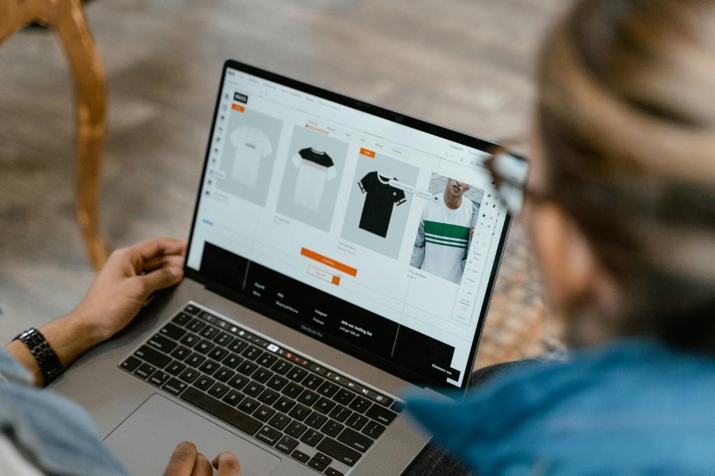 Transform Your Brand with Expert UI/UX & Identity Design in India - Image 3