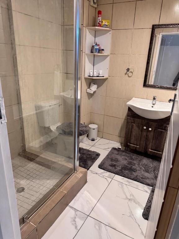 FULL ACCOMMODATION in Randburg - Image 4