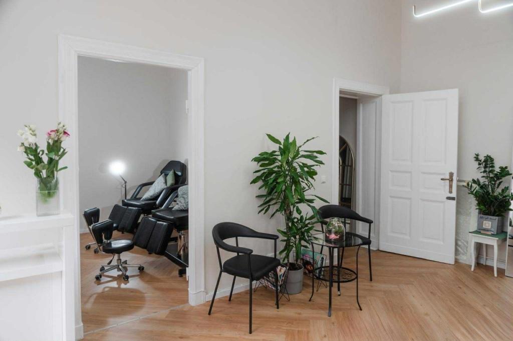 Modern Beauty Stations for Rent – Berlin (Steglitz) in Deutschland - Bild 3
