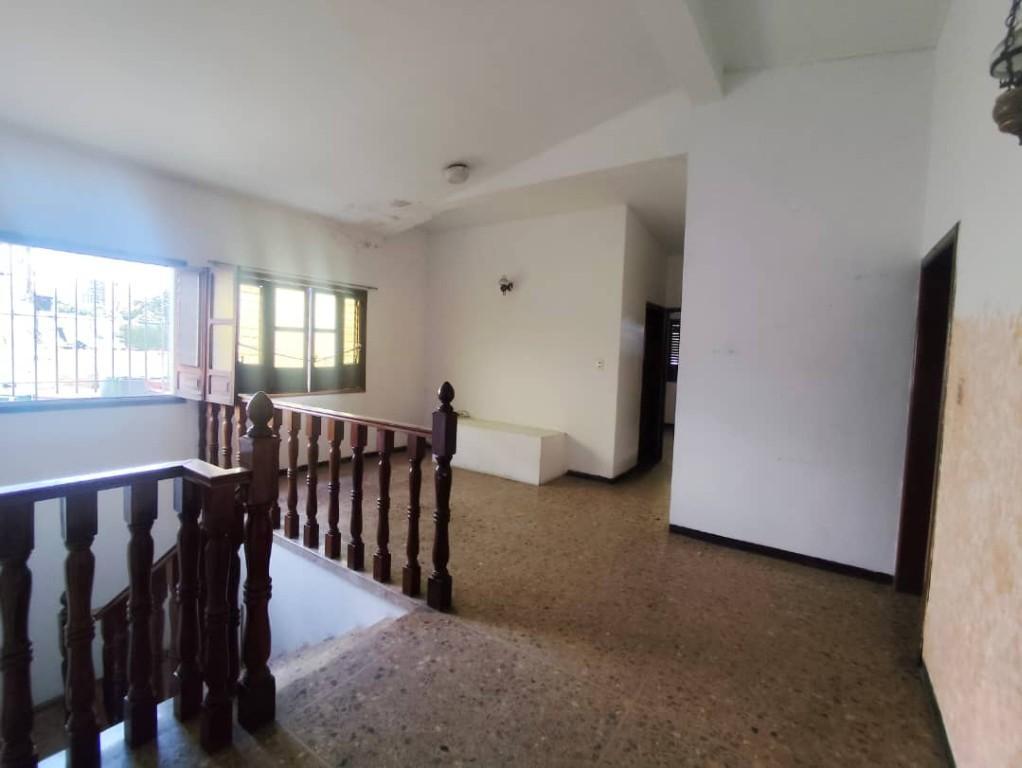 Sandra H Alquila Casa Comercial en Urb Los Naranjos, Av Bolívar. en Guacara - Imagen 3