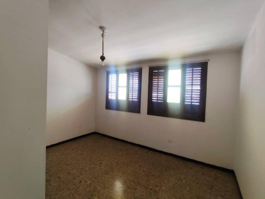 Sandra H Alquila Casa Comercial en Urb Los Naranjos, Av Bolívar. en Guacara - Imagen 6
