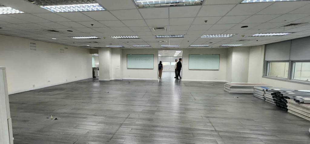 Office Space For Lease Fitted 1000 sqm Ayala Avenue Makati in Quiapo - Image 4