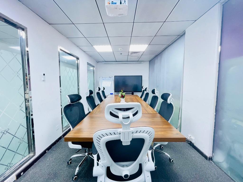 Office For Rent // Easy Parking // Amenities Included in Madīnat Zāyid - Image 7