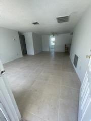 Spacious 3 Bedroom, 2 Bathroom Home for Rent in Spring Hill - Image 4