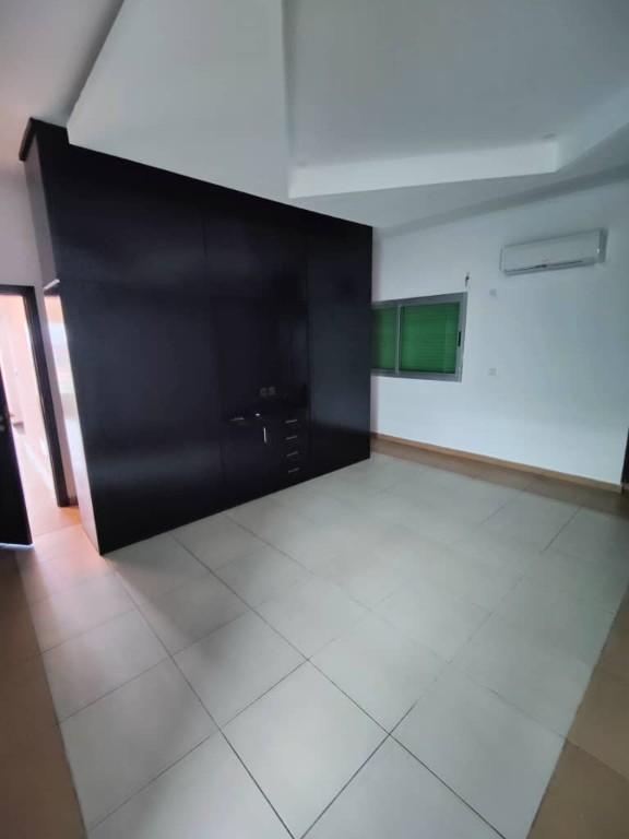 A LOUER UNE BELLE VILLA DUPLEX DE 6 PIÈCES + PISCINE RIVIÉRA en Côte d’Ivoire - Photo 7