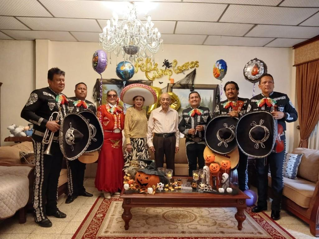 Mariachi Internacional Rosa De Mexico en Ecuador - Imagen 4